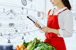 Hauswirtschafterin mit Tablet. Foto: metamorworks, stock.adobe.com