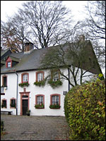 Kronenburg - Haus im Ort