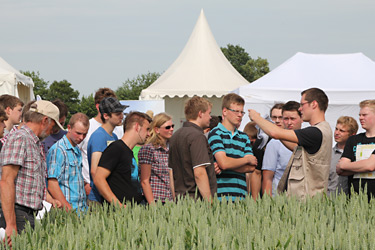 Führung beim Feldtag auf Haus Düsse