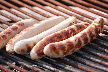 Würstchen auf dem Grill