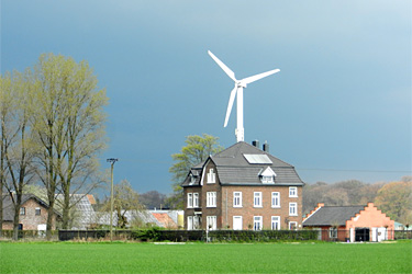 Windkraftanlage am Hof