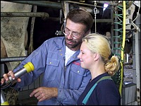 Ausbilder mit Schülerin