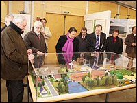 Ursula Heinen beim Besuch der Energielehrschau