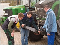 Unterweisung an einem Schlepper