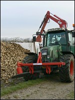 Abdecken von Zuckerrübenmieten mit Vlies