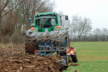 Grünlandumbruch mit dem Pflug