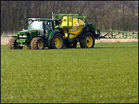 Pflanzenschutzspritze auf dem Feld