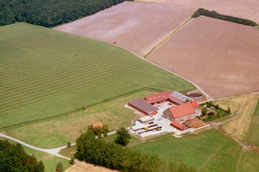 Luftbild eines Hofes