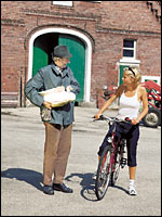 Urlauberin mit Landwirt