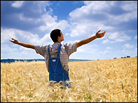 Landwirt mit Latzhose
