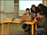 Fachschüler bereiten Präsentation vor
