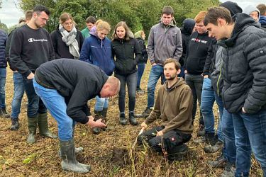 Exkursion in ein Maisfeld