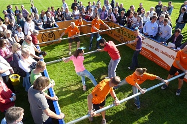 Menschenkicker auf dem Betriebsfest