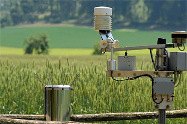 Wettermessstation auf dem Feld