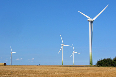 Windkraftanlagen am Stoppelfeld