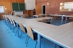 Leerer Klassenraum in der Fachschule