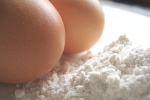 Eier und Mehl. Foto: Edeltraud Volk, piclease