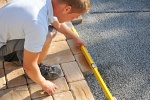 Ausbildung im Garten- und Landschaftsbau. Foto: Jörn Buchheim, www.fotolia.de