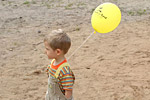Kind mit Luftballon