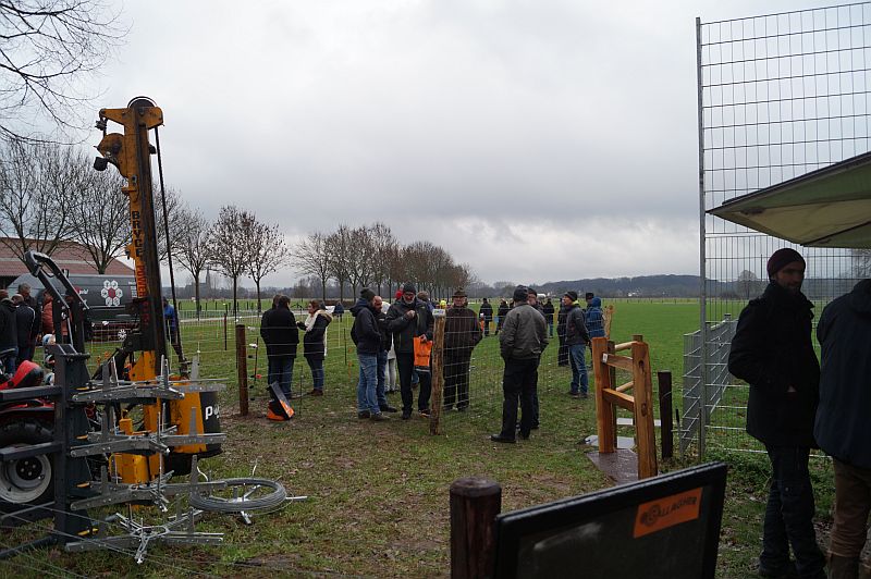 Zaundemonstration auf dem Riswicker Außengelände