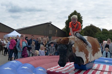 Beim Bullriding war die Anstellschlang gross