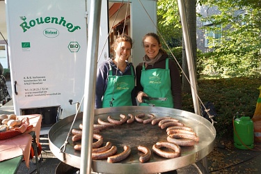 Ihr Duft ging über den ganzen Hof - Bio-Würstchen vom Grill